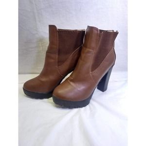 Breckelle's Women's Size 8.5 Hanna Boots Brown Chelsea Ankle Height